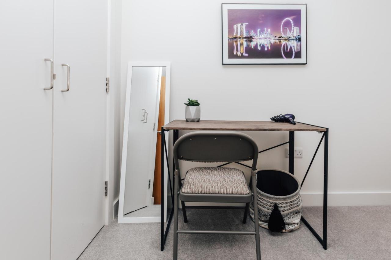 Central Modern Flat For 4-6 & Dedicated Parking Хенли-на-Темзе Экстерьер фото