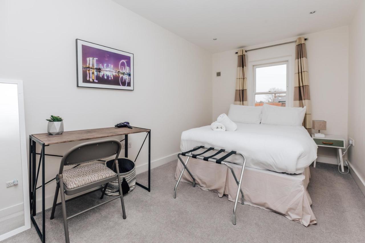 Central Modern Flat For 4-6 & Dedicated Parking Хенли-на-Темзе Экстерьер фото