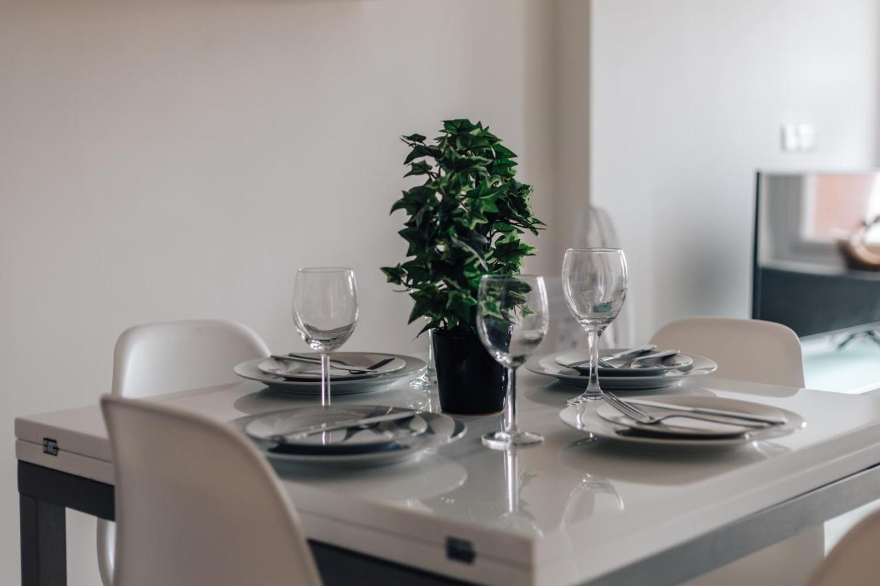 Central Modern Flat For 4-6 & Dedicated Parking Хенли-на-Темзе Экстерьер фото