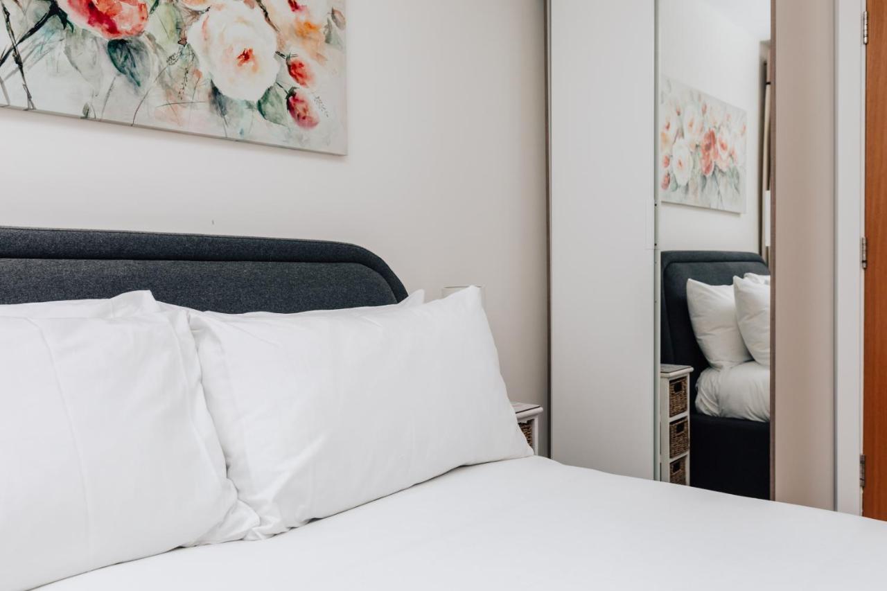 Central Modern Flat For 4-6 & Dedicated Parking Хенли-на-Темзе Экстерьер фото