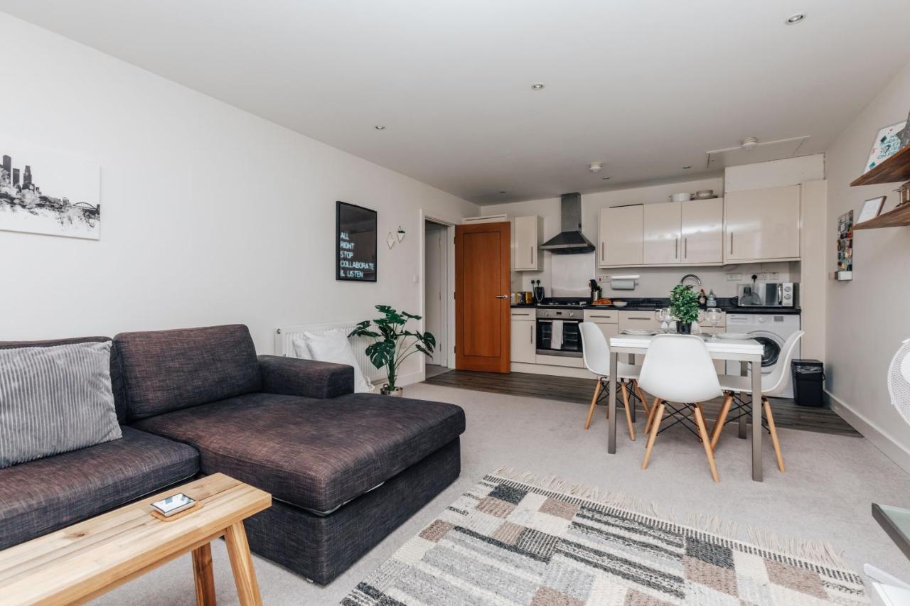Central Modern Flat For 4-6 & Dedicated Parking Хенли-на-Темзе Экстерьер фото