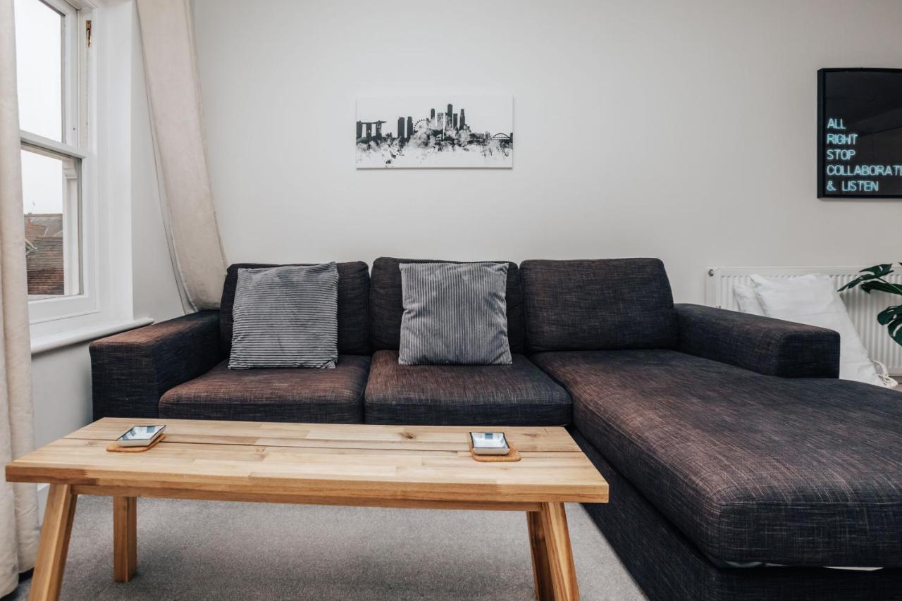 Central Modern Flat For 4-6 & Dedicated Parking Хенли-на-Темзе Экстерьер фото